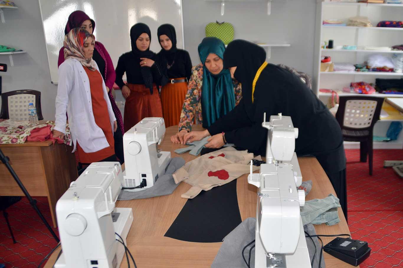 Ağrılı kadınlar ADEM'le ev ekonomilerine katkı sağlıyorlar